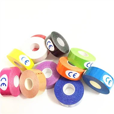 Ruban de sport sur le côté extérieur du pied